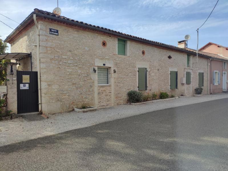 Gite La Petite Longere Septfonds Exterior photo